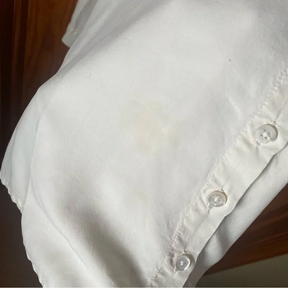 Elegant 100% Silk Button-up Blouse Handcrafted in Italy - Picture 7 of 7